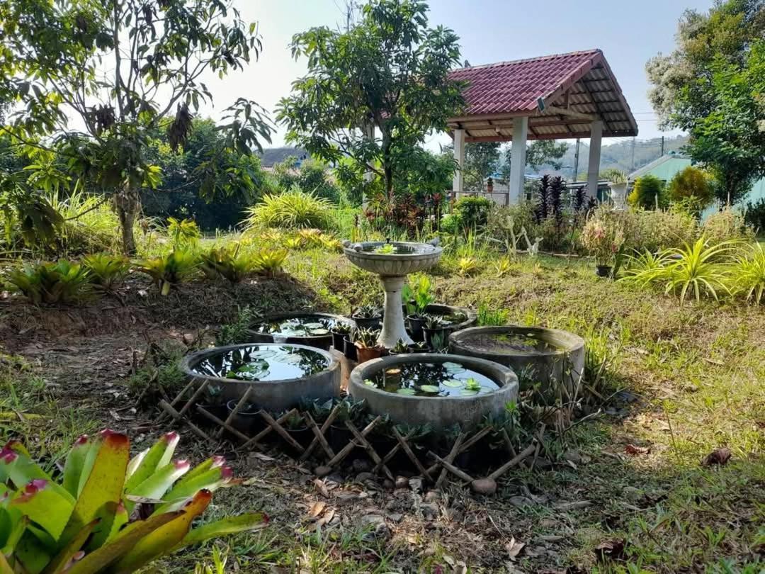 Villa Betong House In The Garden Exterior foto